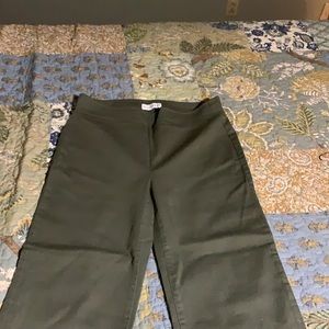 Olive petite Loft Capris